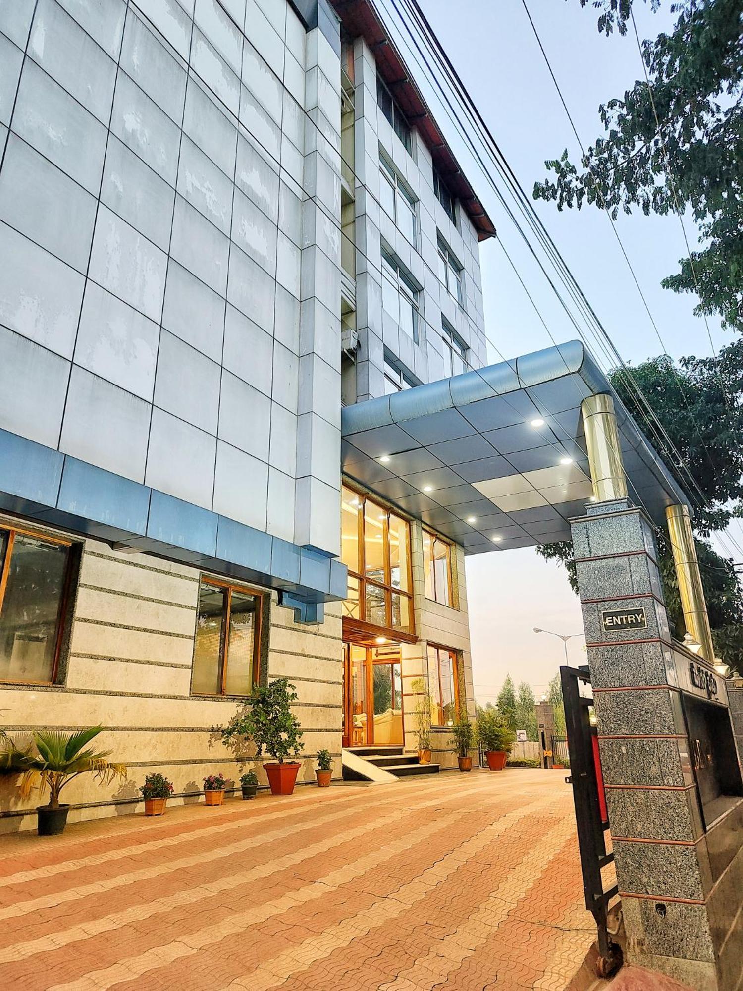 Hotel Presidency Kempegowda International Airport Бенґалуру Екстер'єр фото